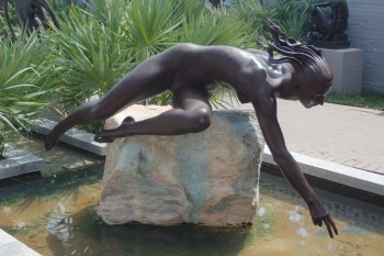 Reaching, by EvAngelow William Frudakis (born 1921), Bronze, 1996